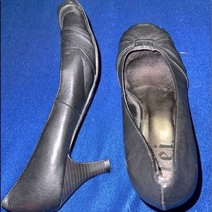 Black heels size 9 1/2